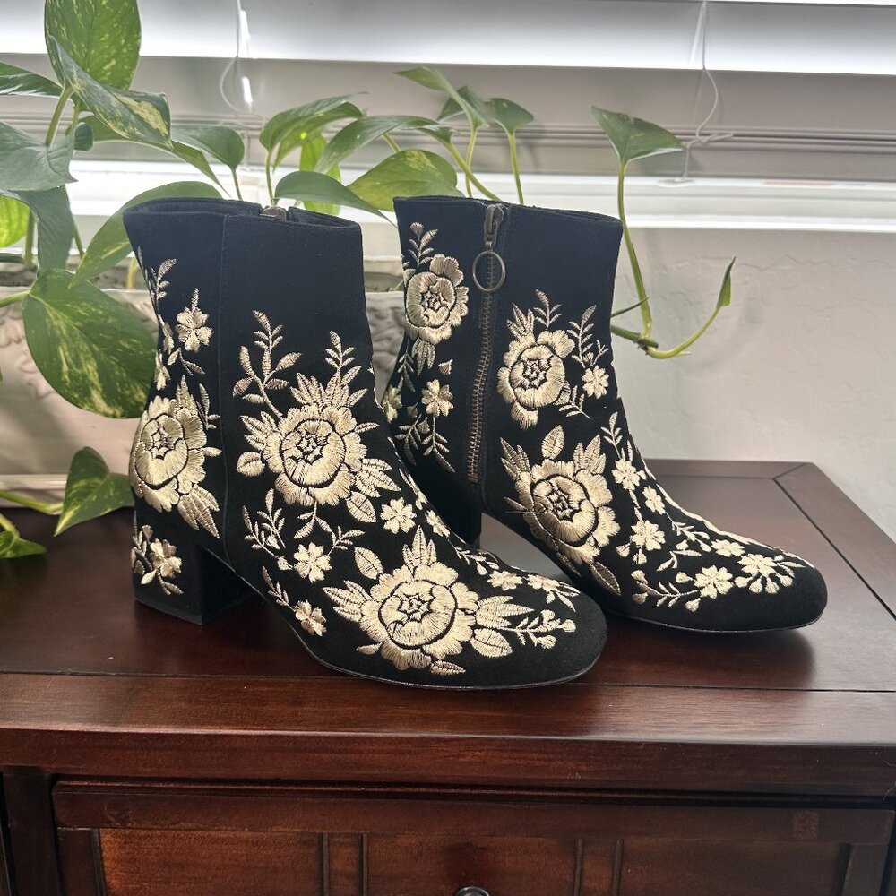 Johnny Was - Chiara Embroidered Suede Ankle Boots - Size 7(37) NWOT